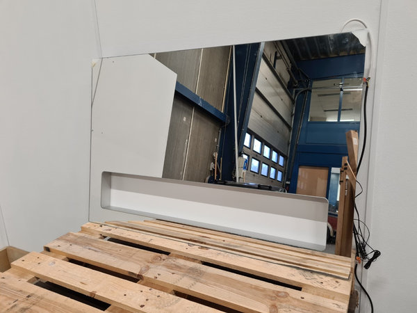 Spiegel 120 x 80 x 8 cm met planchet (bva juli 2022)