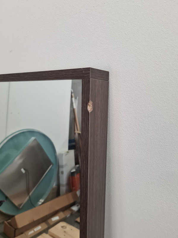 Spiegel 86 x 50 x 7 cm met houten rand (bva juli 2022)
