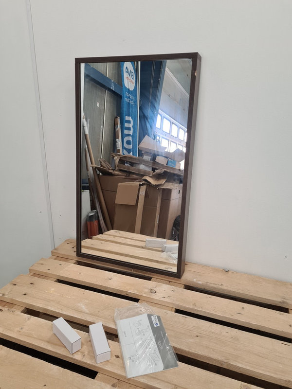 Spiegel 86 x 50 x 7 cm met houten rand (bva augustus 2022)