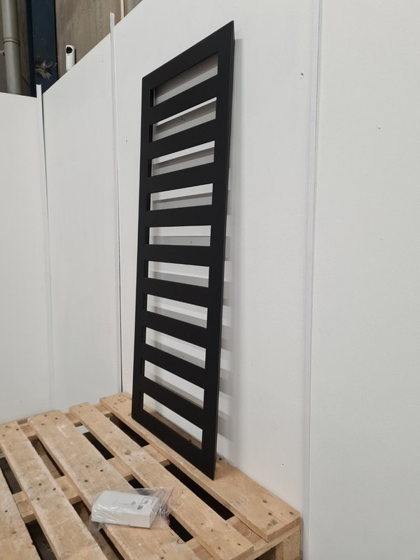 Royal Plaza Amaril radiator 60 x147 cm 714 watt houtskool zwart