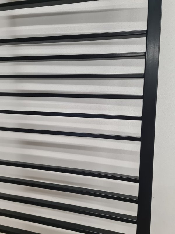 Design radiator 170 x 53 cm zwart glans lamellen zij aansluitingen